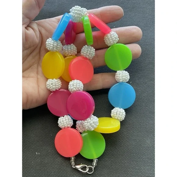 Vintage bright disc Multi Color resin bead necklace Estate Jewelry - Picture 2 of 6